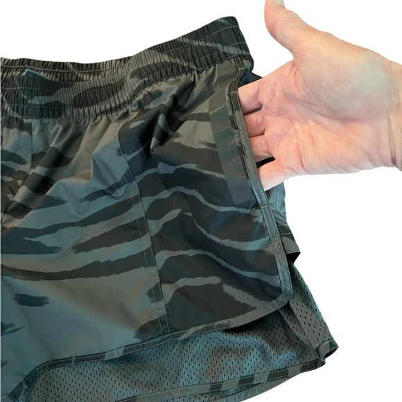 ADIDAS X STELLA MCCARTNEY WOMEN’S ATHLETIC SHORTS SIZE LARGE - Picture 11 of 12